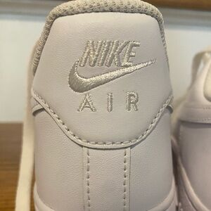 Nike Air Size 8.5. WHITE